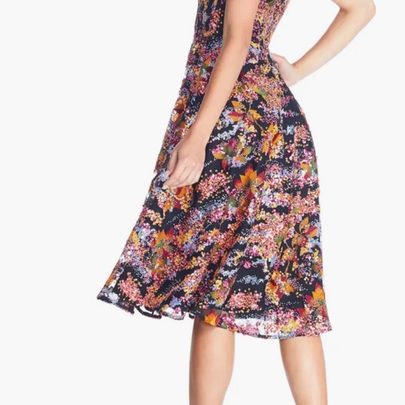 Dress the Population Elisa Abstract Sequin Midi Dress size women’s Small - Picture 2 of 3